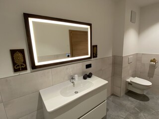 Bad 2 mit Dusche und WC