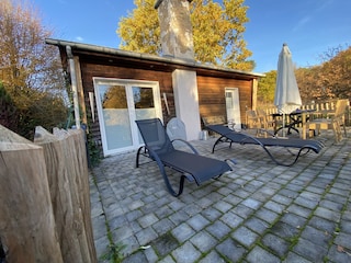 Sonnenliegen auf der Terrasse