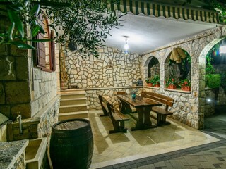 Apartment Okrug Gornji  13