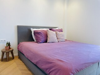 Zweipersonenschlafzimmer unten