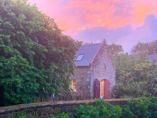 Sonnenuntergang über dem Ferienhaus