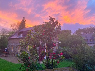 Sonnenuntergang über dem Ferienhaus