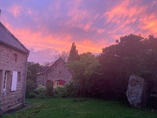Sonnenuntergang über dem Ferienhaus