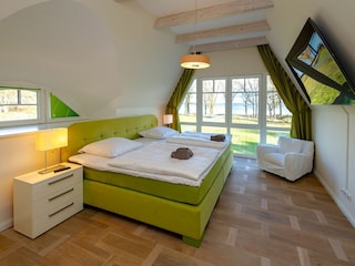 Schlafzimmer 1