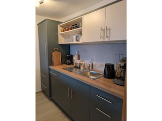 Gut ausgestattete Küche