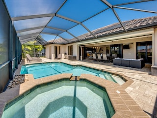 Beheizbarer Pool mit Hot Tub