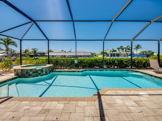 Beheizbarer Pool mit Hot Tub