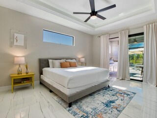 Schlafzimmer 1 mit TV