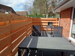 eingezäunter Terrassenbereich