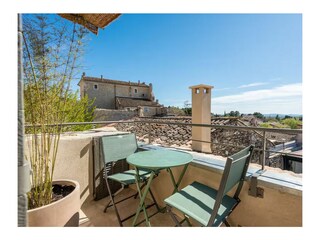 The Guéridon Table for Evening One-on-One Duos