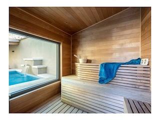 Son Sauna avec Vue sur le Bassin