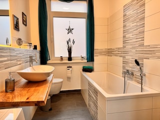 Badezimmer mit Wanne