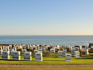 Strandkörbe am Deich