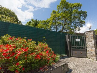 Your independent pedestrian entrance.