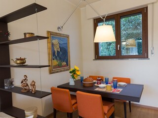Dining area with view on the greenery.