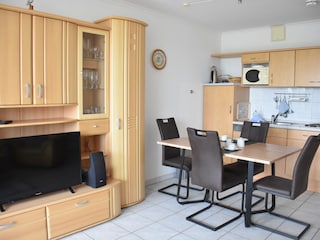 Wohnzimmer mit integrierter Küche