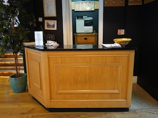 Apartment Stutton Features 11