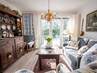 Wohnzimmer mit Blick in den Garten