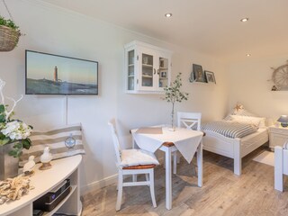 Ergeschoss-SZ,32er-Smart-TV, Musikanlage u. Extra-Tisch