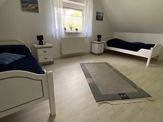 Schlafzimmer OG 2 Einzelbetten