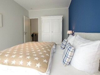 Schlafzimmer mit Doppelbett