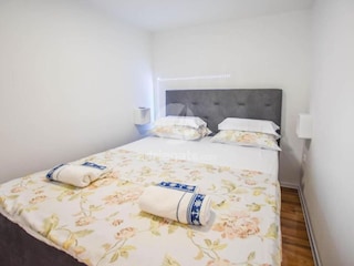 Trailer Biograd Features 28