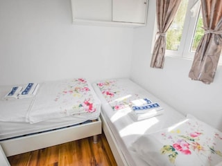 Trailer Biograd Features 29