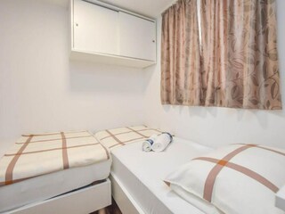 Trailer Biograd Features 34