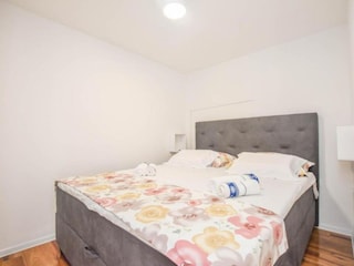 Trailer Biograd Features 36