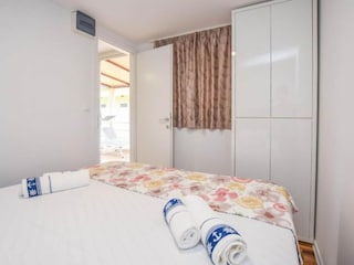 Trailer Biograd Features 37