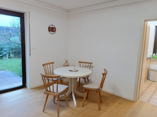 Eß- und Sitzbereich im Wohnzimmer