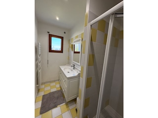 Bad im EG mit Dusche / WC separat