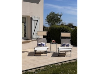 Sonnenliegen auf der Terrasse