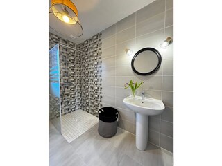 Dusche ist ebenerdig