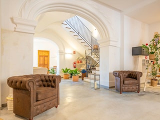 Cave dwelling Sineu Features 36