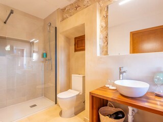 Cave dwelling Sineu Features 39