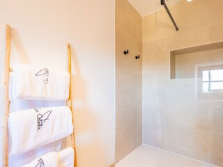 Cave dwelling Sineu Features 34