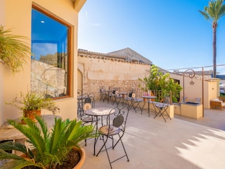 Cave dwelling Sineu Features 59