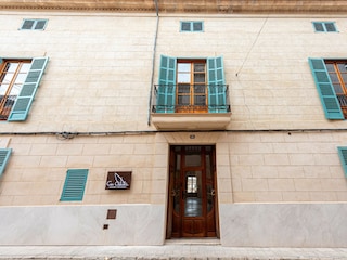 Cave dwelling Sineu Features 66