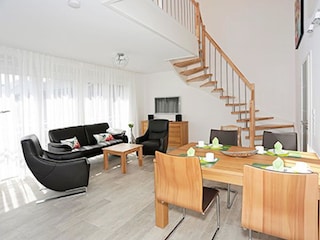 Lichtdurchfluteter Wohnraum