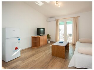 Apartment Grebastica  4