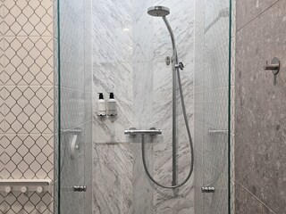 Shower with marble