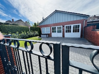 Außenansicht_Einfahrt