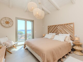 Schlafzimmer mit Doppelbett