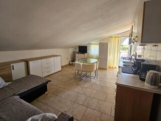 Apartment Povljana  5