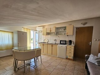 Apartment Povljana  7