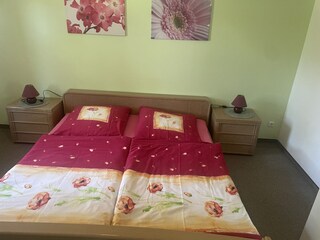 Schlafzimmer 1