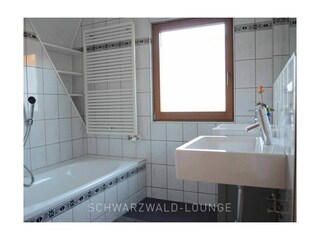 Badezimmer mit Badewanne