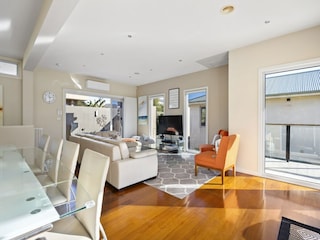 Apartment Welt Features 13