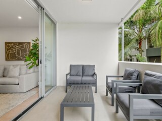 Apartment Welt Outdoor Recording 3